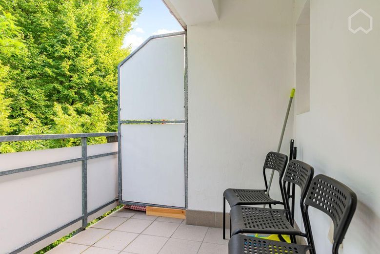 Libero e arredato: luminoso appartamento di 2 locali con balcone a Essen-Ostviertel (senza provvigione) – Balkon zur Sonnenseite