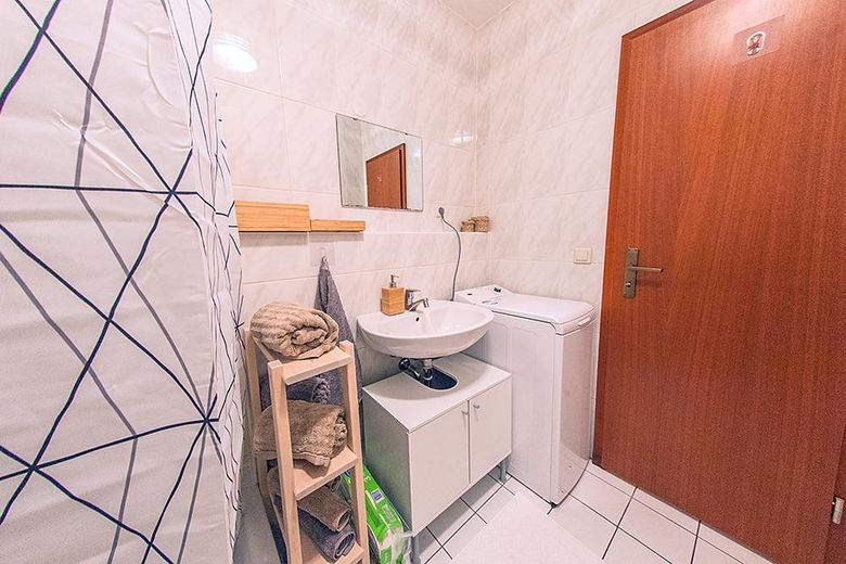 Ruhig, hell, möbliert - Apartment mit Top-Anbindung zwischen Adlershof und Flughafen BER – Bad