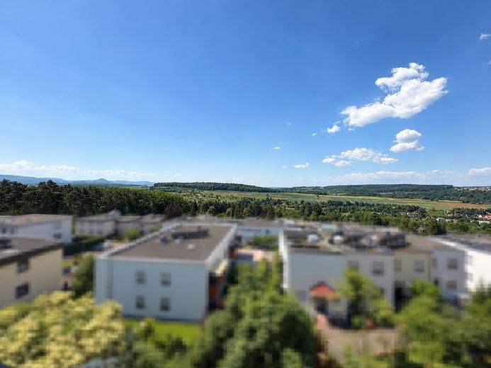 Jasne mieszkanie na poddaszu z 4,5 pokojami, panoramicznym widokiem na dalekie okolice i położeniem przy skraju lasu – Zdjęcie 2