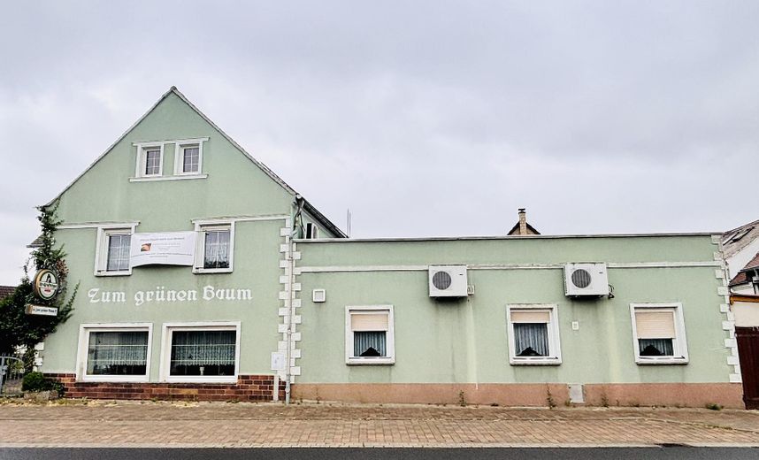 Ehemalige Gastwirtschaft und Pension "Zum grünen Baum" in Zschepplin zu verkaufen – Straßenansicht