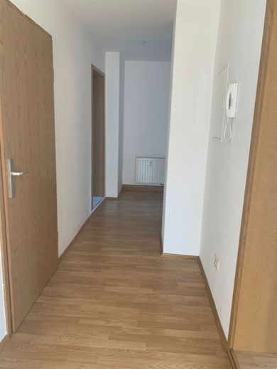 Großzügige 3,5-Zimmer mit Laminat und Tageslichtbad mit Wanne in guter Lage! – PHOTO-2022-03-11-13-43-25_4