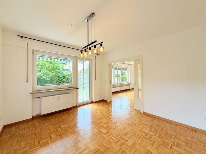 Renovierte EG 4-Zimmer WHG mit Balkon, Einbauküche und Garage – Esszimmer