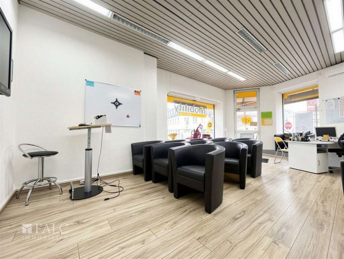 Zwei Schaufenster, unzählige Möglichkeiten - Maximale Sichtbarkeit in Uerdingen – Showroom Bild 2 aktuell