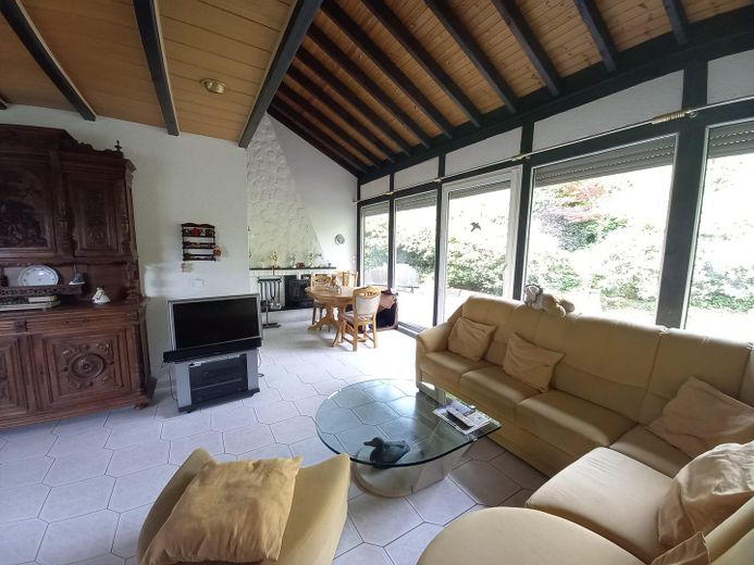 wohnzimmer mit Kamin