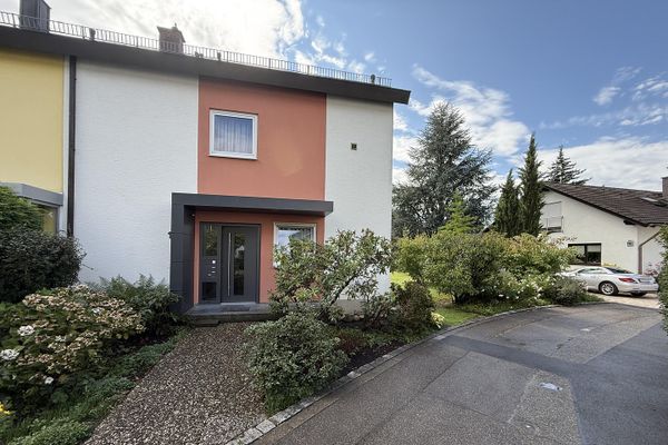 Provisionsfreies Dreifamilienhaus mit attraktiven Extras