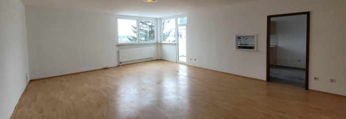 Renovierte 3 Zimmer Wohnung mit Einbauküche – Wohn/Essbereich