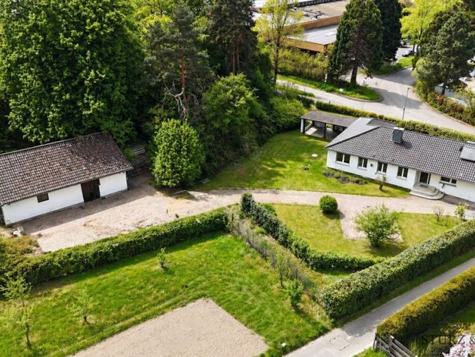 Seltene Gelegenheit: Bungalow mit 3.677 m² Grundstück in idyllischer Lage von Eisental – Foto 1
