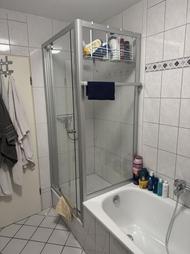 Appartamento adatto alle famiglie con tre locali – Bad Bild 2