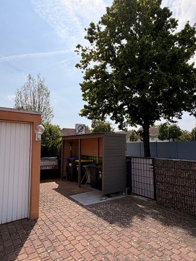 Viel Platz für Familie, Garten & Leben – freistehendes Architektenhaus in Oranienburg – Mülltonnenboxen