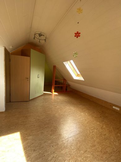 Single-family house in 1930s villa style - Private sale – Dachzimmer