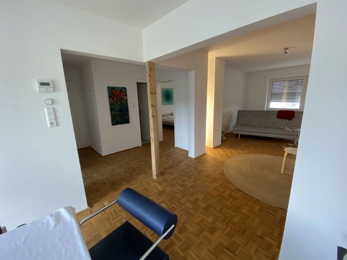 Sonnige 3 Zimmer-Wohnung in Halbhöhenlage mit Weitblick auf Stuttgart – Flur