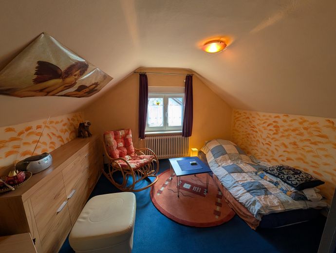 1–2-family house for sale in KN Petershausen – 2. Zimmer im DG
