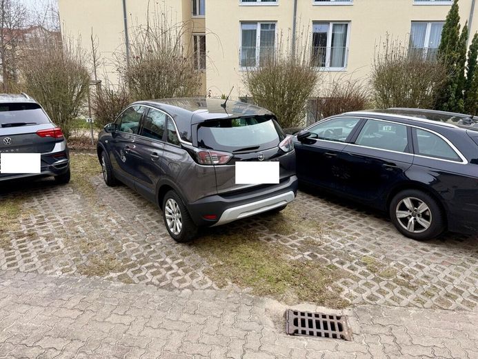 HORN IMMOBILIEN++RESERVIERT! Neubrandenburg, helle 3-Raum Eigentumswohnung mit Balkon, Stellplatz und Einbauküche – Stellplatz