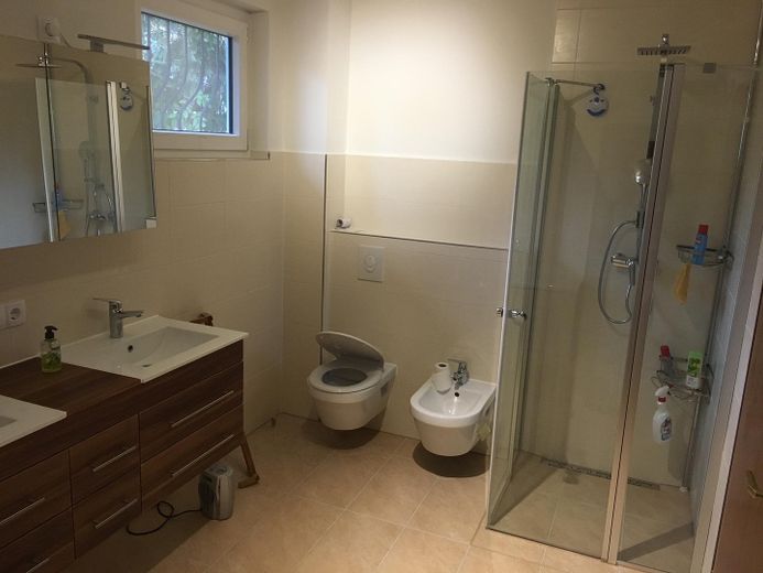 Bad mit ebenerdiger Dusche