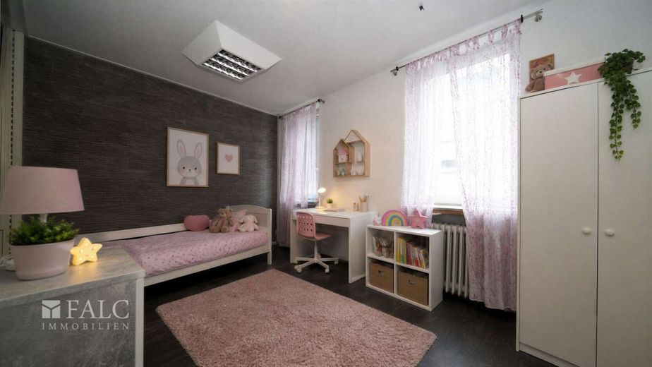 Ein Haus - 3 Etagen - Vielseitig Nutzbar... und das zu einem unschlagbaren Preis! - FALC Immobilien – mögl. Kinderzimmer OG