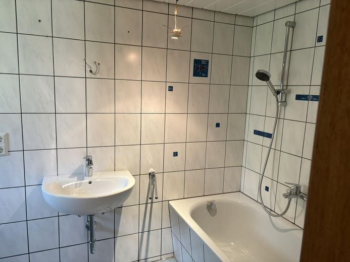 Wohnung ideal für Pendler – Bad Bild 2