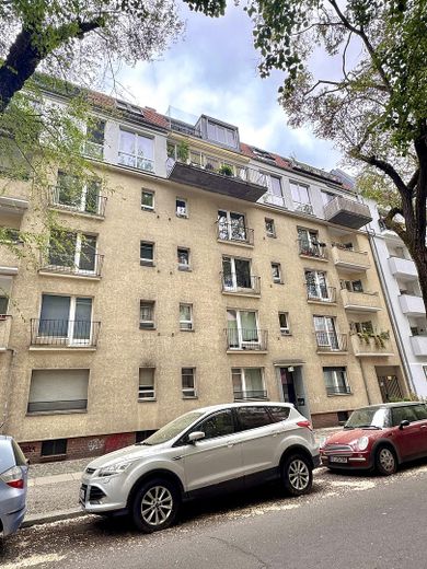 Apartamento de 1 habitación totalmente renovado cerca de Kantstraße: disponible y completamente amueblado – Vorderansicht