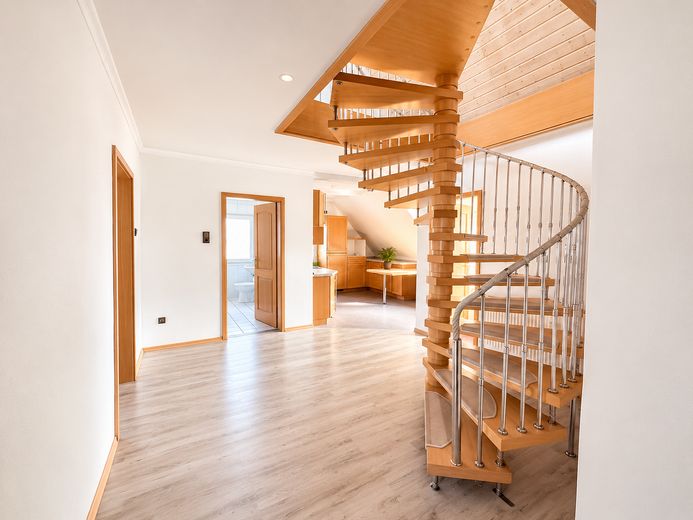 155 m² Maisonette mit außergewöhnlichem Wohngefühl | 4 Zimmer | 2 Bäder – Flur