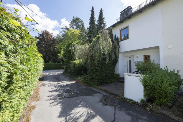 Reihenendhaus I 1996 umfassend saniert I 371 m² Grundstück – Eingangsbereich