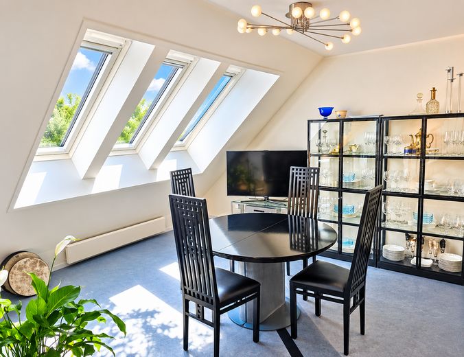 Au / Nockherberg – außergewöhnliche Maisonette mit Galerie & Westterrasse | 3 Räume im OG möglich – Esstisch am Morgen