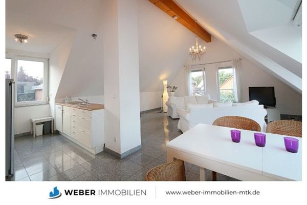 Vollmöblierte, moderne, lichtdurchflutete DG-Wohnung in ruhiger, grüner Wohnlage