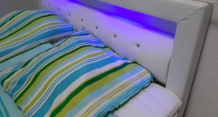 ***Traumhaftes Haus mit Whirlpool zwischen Köln und Bonn – Wohnen – Beleuchtung Boxspringbett