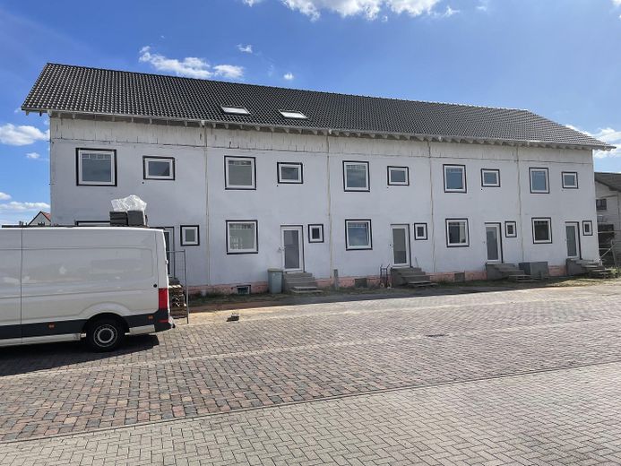 Warum Mieten, wenn man auch kaufen kann! Für 1375,00 EU werden Sie neuer Besitzer. – Objekt Gründau Front