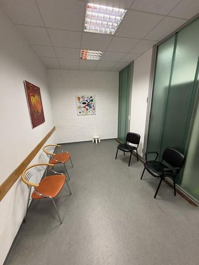 Praxisräume ideal für Physio, Fusspflege, Heilpraktiker, Pflegedienst... – Wartezimmer