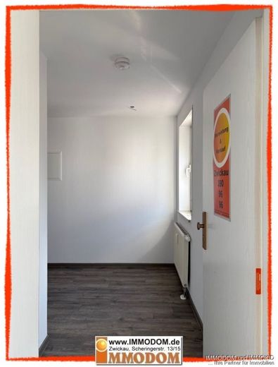2-Zimmer-Wohnung mit BALKON und TG-PKW-Stellplatz, zentral und bahnhofsnah, zu verkaufen! – Wohnungseingang