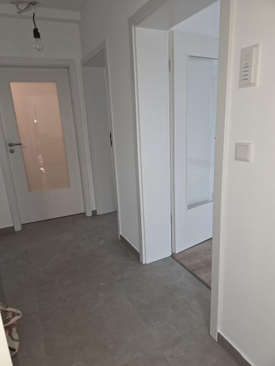 Blick von Flur in die Wohnung