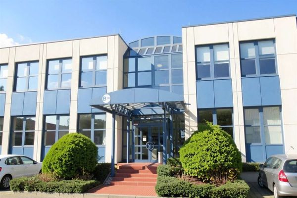 264 م² طابق مكاتب في GEWERBEPARK في Dietzenbach للإيجار