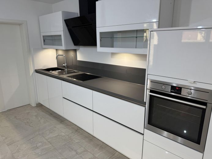 Modernes, großzügiges Einfamilienhaus mit Einliegerwohnung und Garage am Waldrand – Küche Einliegerwohnung