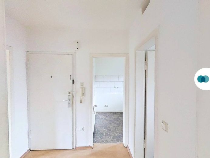 ** Helle 2-Zimmer-Wohnung mit ruhiger und dennoch zentraler Lage ** – Ansicht I: Flur