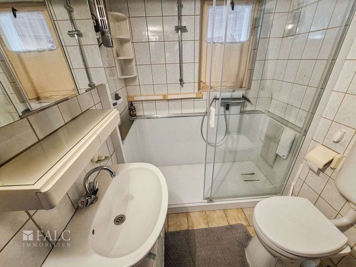 Jetzt oder Nie: Das Haus am See - FALC Immobilien – Bad