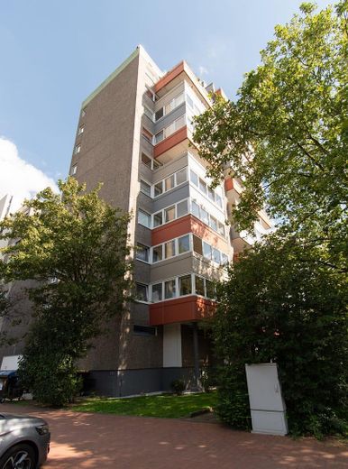 Helle 2-Zimmer-Wohnung mit Südbalkon, Weitblick und TG nahe MHH – Aussen vorne rechts