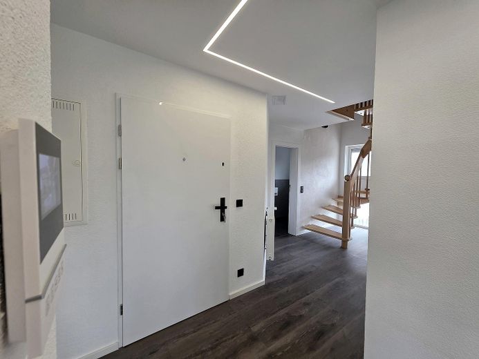 Provisionsfreie Maisonettewohnung mit ca. 123 m², 4,5 Zimmern und hochwertiger Ausstattung – Eingangsbereich