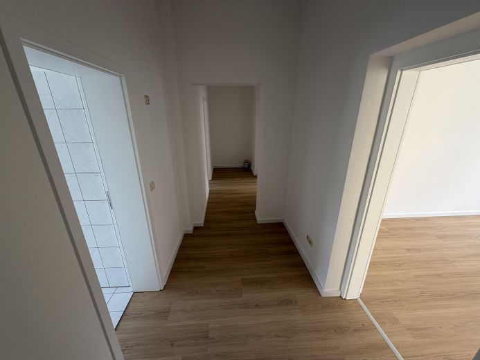 Zentrumsnahe, ruhige 2,5-Zimmer-Wohnung mit Balkon in Brühlervorstadt – Diele 1