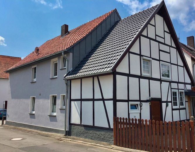 Freist. Einfamilienhaus mit Garten, Doppelgarage und Carport – Foto 4