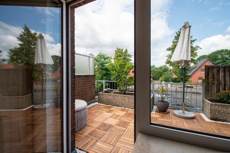 Mieszkanie 2-pokojowe z tarasem na dachu, centralnie w Adendorfie, odnowione – Blick auf die Terrasse 