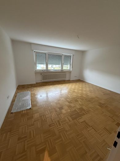 Schöne gepflegte helle Wohnung im 2.Obergeschoss – Wohnzimmer