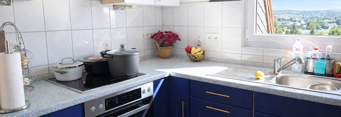 Möbliertes Penhouse mit Küche, modernem Bad & tollem Ausblick auf riesiegem Balkon – Küche, voll ausgestattet
