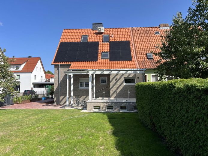 PV Anlage & Garten Rückseite