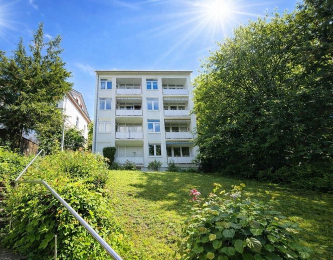 Seltene Gelegenheit!
Nerotal: 116 m² in bester Lage von Wiesbaden! 3 Zi, 2 Bäder, 2 Balkone, Garage – Hausansicht