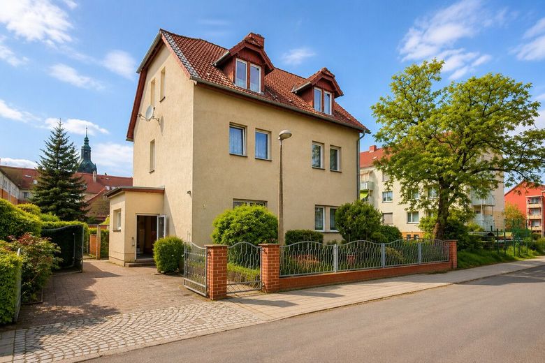 Reserviert | PROVISIONSFREI | Attraktives Zweifamilienhaus mit zusätzlicher Wohneinheit – Bild 1