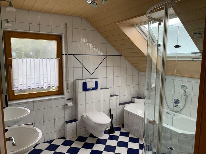Badezimmer im Obergeschoss