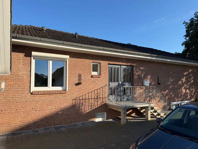 Charmanter Bungalow mit Doppelgarage in Rahmstorf – Eingangsbereich