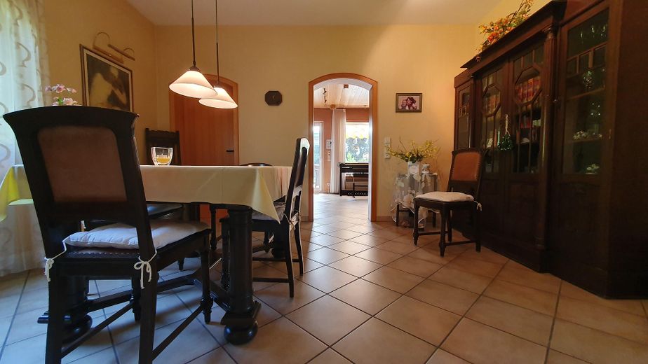 Detached house with granny apartment, pool and large garden in Remscheid Süd – Haupthaus Esszimmer 1