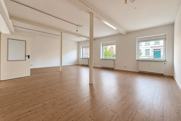 Modernes, frisch saniertes Loft in Elze mit hohen Decken und großzügigem Wohnraum