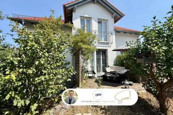 Modernes Einfamilienhaus mit Wärmepumpe