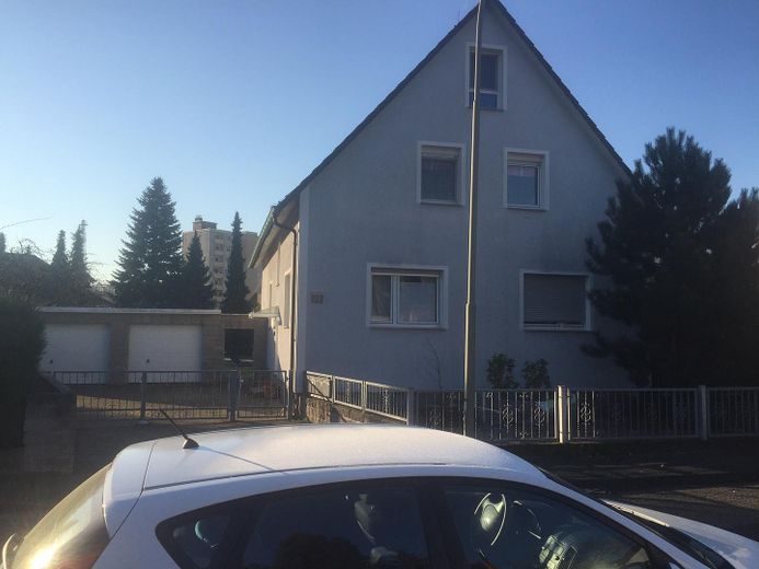 Top Maisonettewohnung mit Balkon, EBK und Klimaanlagen zu vermieten – Aussenansicht